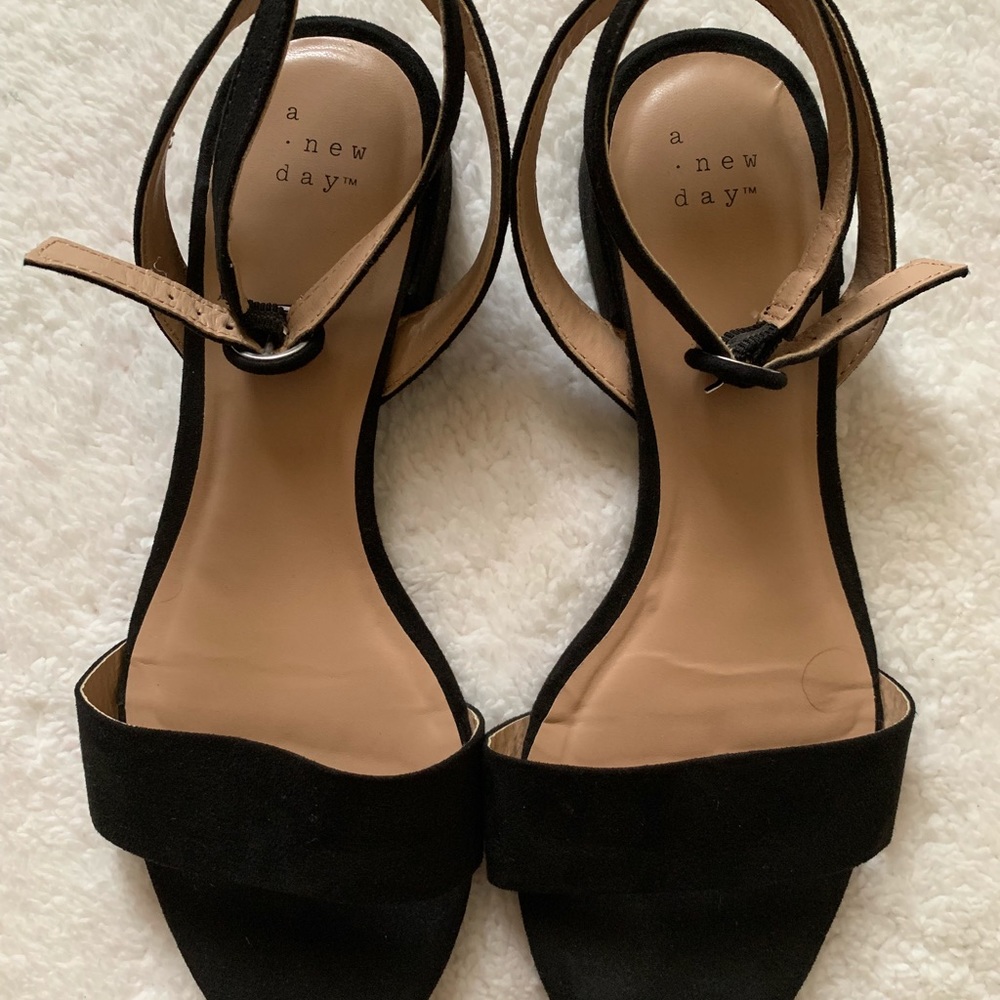 Women’s black strappy heel
